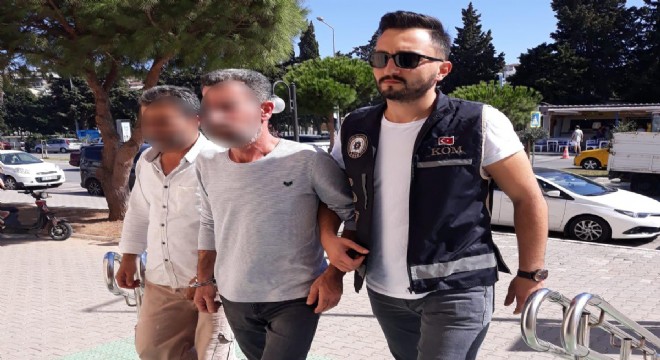 Çeşme'de yakalanan 2 insan kaçakçılığı zanlısı tutuklandı