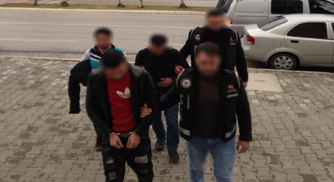 Çeşme de yakalanan 3 insan kaçakçısı tutuklandı
