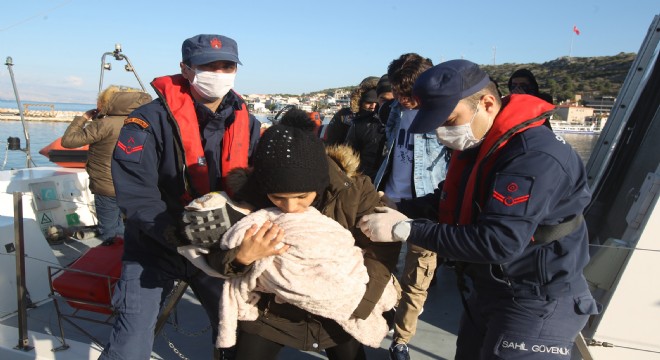 Çeşme’de yardım isteyen 75 sığınmacı kurtarıldı