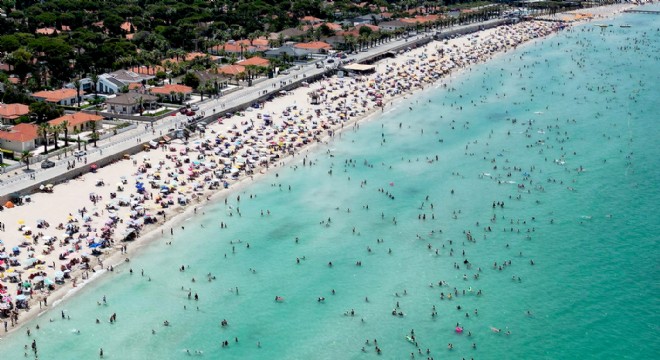 Çeşme de yer kalmadı, Sakız da 2 bin kişi!