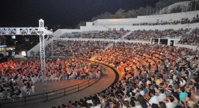 Çeşme, etkinlikleriyle de ses getirecek