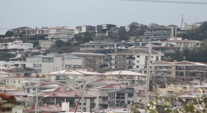 Çeşme güne kar ile uyandı