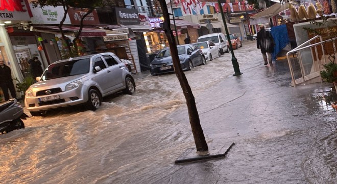 Çeşme şiddetli yağış etkili oldu!