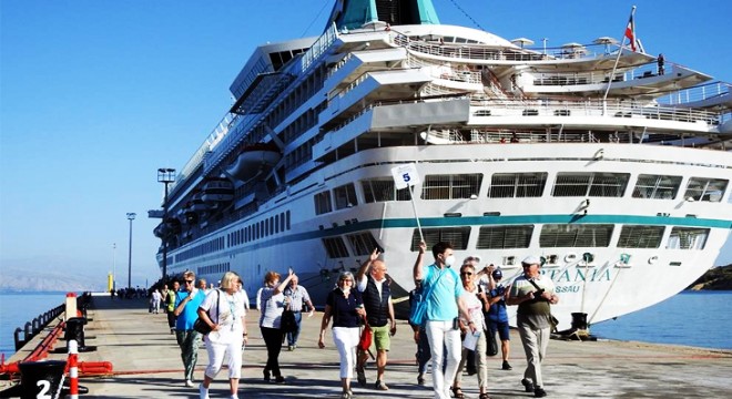 Çeşme'ye sezonda 74 yolcu gemisi bekleniyor