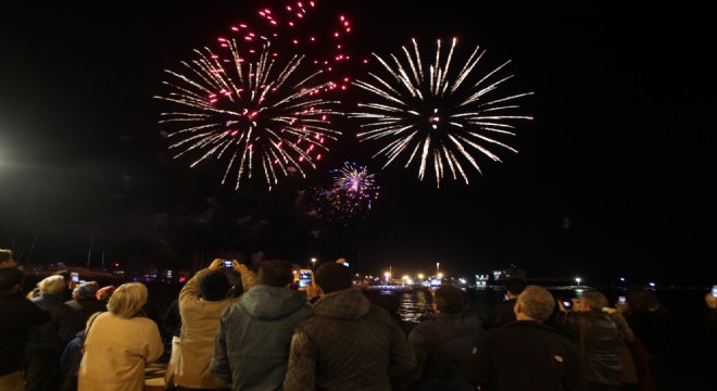 Çeşme yeni yıla coşku ile girdi