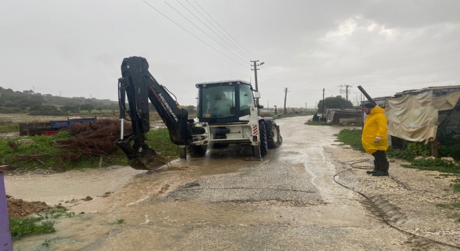 Çeşme yi yağmur vurdu!