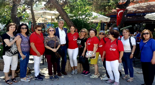 Çeşmeli CHP li kadınlardan Karaburun a seçim çalışması desteği