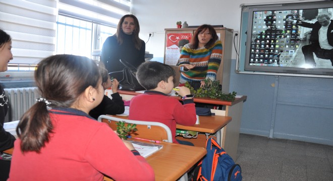 Çeşmeli öğrencilere gıda eğitimi veriliyor