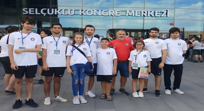 Çeşmeli satranç sporcuları fırtına gibi esiyor