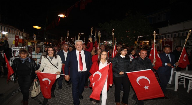 Cumhuriyet coşkusu sel oldu aktı