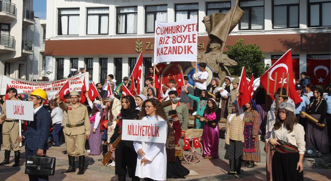 Cumhuriyet in 96. yılı Çeşme de coşkuyla kutlandı