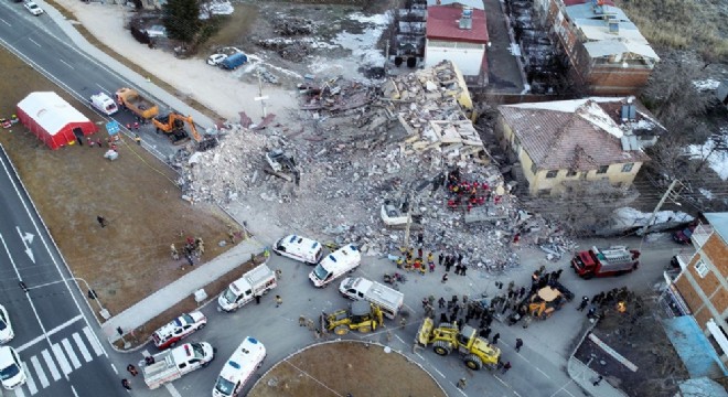 Elazığ ve Malatya yı deprem vurdu: 21 ölü, 1015 yaralı!