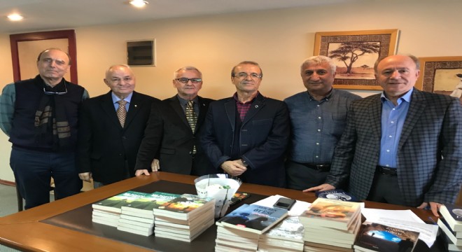 Emekli Emniyet Müdürü Dinçal'dan kitap imza günü