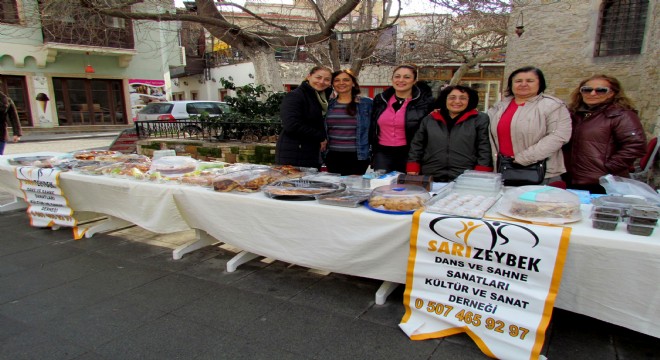 Folklör giysileri için kermes düzenlediler