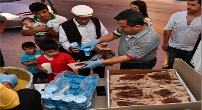 Geceyi dışarıda geçirenlere sıcak yemek