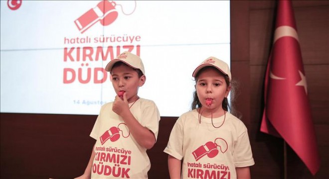 Hatalı sürücüye  Kırmızı düdük 