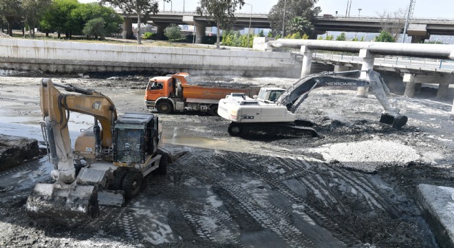 İZSU, derelerden 15 bin kamyon malzeme çıkardı