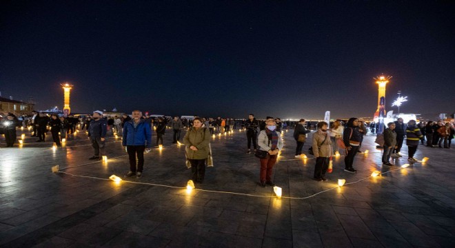 İzmir Ata’ya saygı nöbetinde