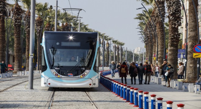 İzmir Metrosu 18 yaşında