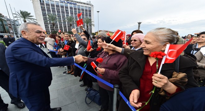 İzmir aydınlığa koşuyor