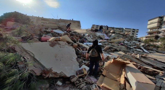 İzmir’de 20’ye yakın bina yıkıldı
