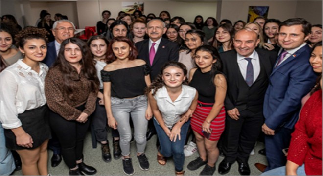 İzmir’de belediyeler güçlerini birleştirdi kız öğrenciler sevindi
