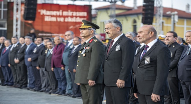 İzmir de dokuzu beş geçe hayat durdu