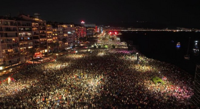 İzmir de tarihe geçen kutlama!