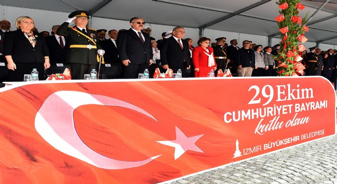 İzmirli bayramını kutluyor