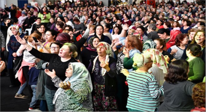 İzmirli kadınların festival coşkusu