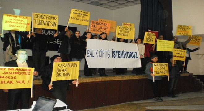 Karaburun, balık çiftliği kuşatmasına karşı çıktı