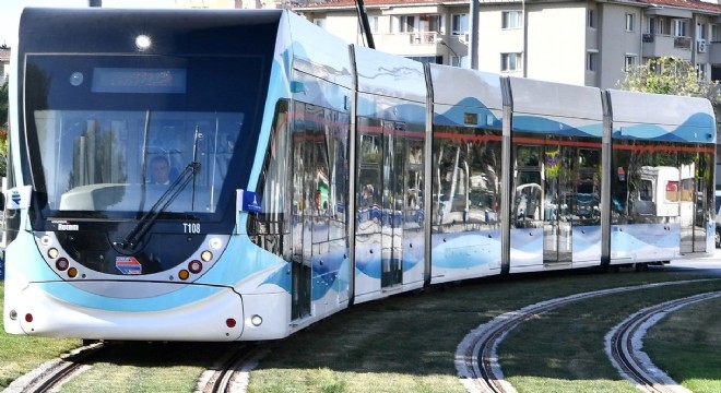 Konak Tramvayı nda sıra Halkapınar geçişinde