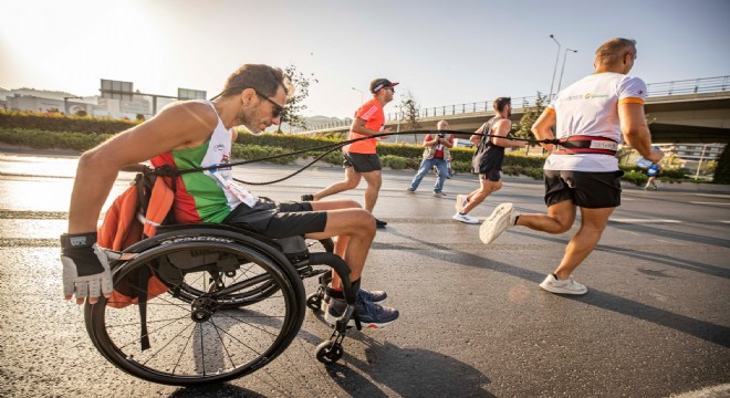 Maraton İzmir koşuldu