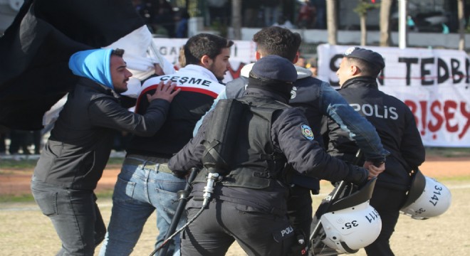 Olaylı derbide Polis müdahale etti, pazar tezgahları yıkıldı!