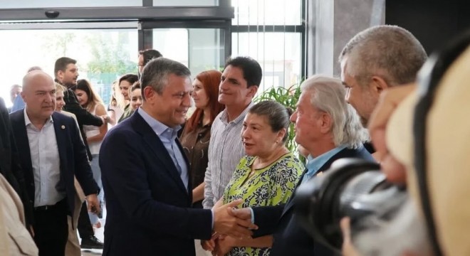 Özgü Özel İzmir de 