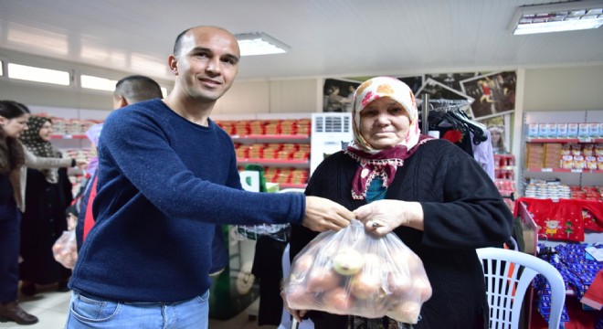 Soğan derdine Bornova Belediyesi derman oldu