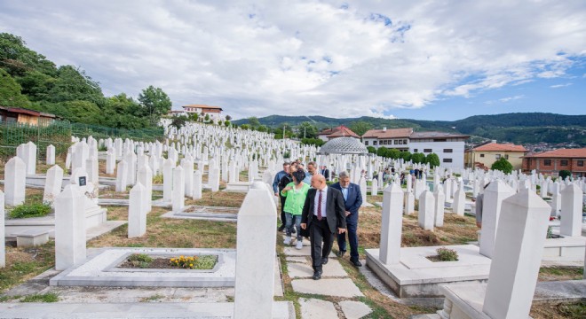 Soyer, İzzetbegoviç’in kabrini ziyaret etti