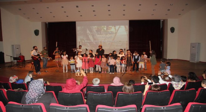 Suriyeli ve Türkiyeli sanatçılar aynı sahnede
