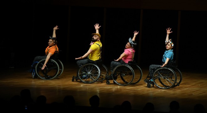 Tekerlekli sandalyede dans büyüledi