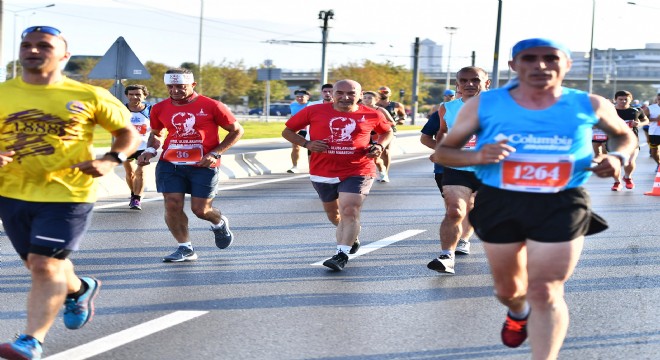 Uluslararası İzmir Yarı Maratonu renkli görüntülere sahne oldu