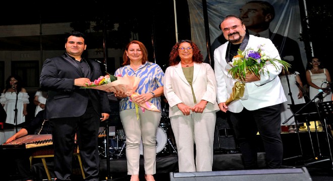 Usta ve Çırak Tenorlar Çeşme’de Büyüledi