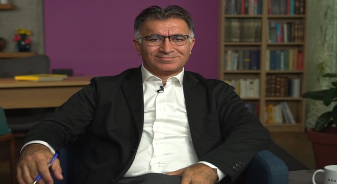 Yazar ve akademisyen Selçuk Şirin Alaçatı ya geliyor!