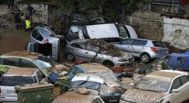 Yunanistan’da önce yangın şimdi de sel