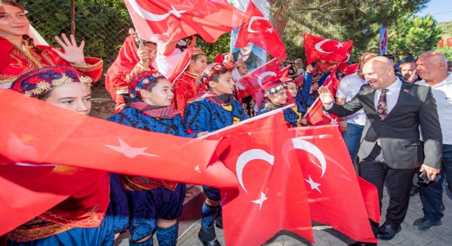 Zafer yolu kafilesi 100 yıl önceki gibi Kemalpaşa’da