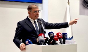 Başkan Tugay'dan Büyükşehir'e neşter!