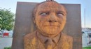 Çeşme'de Deforme olan Atatürk heykeli tepli çekti!