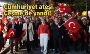 Vatandaşlar ve protokol marşlar eşliğinde yürüdü