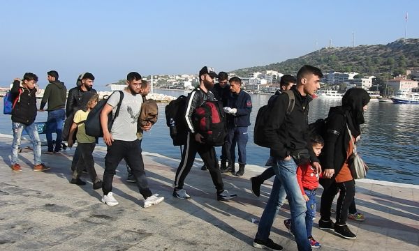 Çeşme'de 73 düzensiz göçmen yakalandı