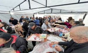 Çeşme Belediyesi'nden ilk iftar yemeği