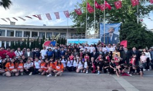 Çeşme'deYarımada Spor Oyunlarına renkli açılış